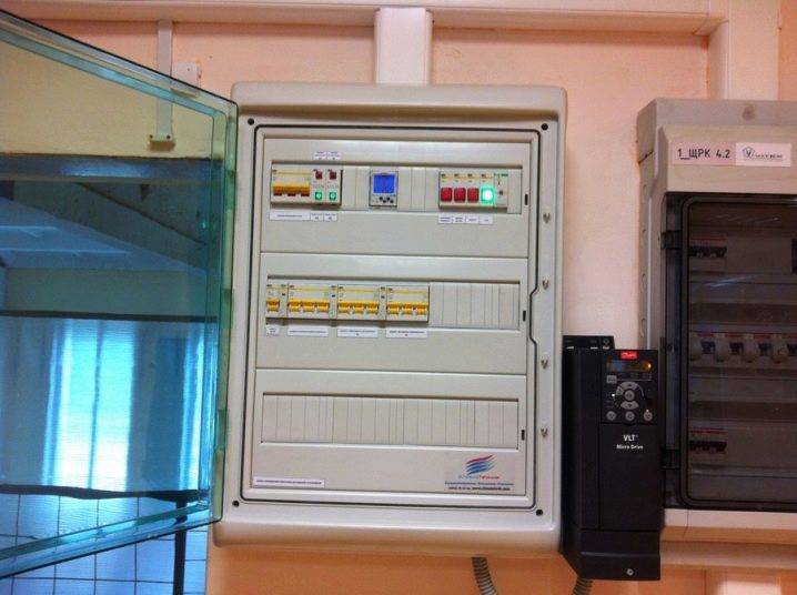 ALBUM DES SCHÉMAS TYPIQUES D'AUTOMATISATION DES SYSTÈMES DE VENTILATION Armoires de commande pour systèmes d'alimentation et d'échappement