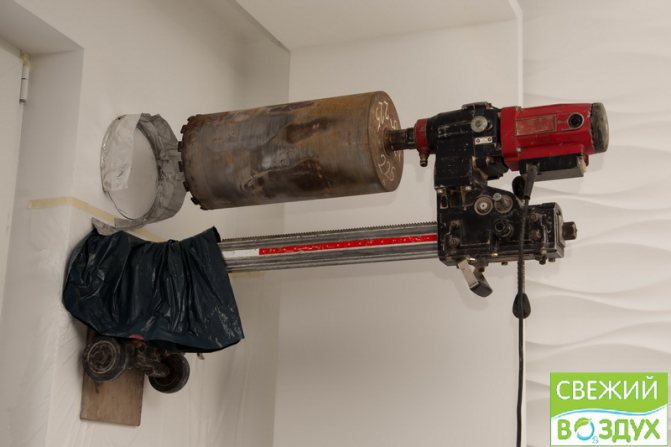 Diamantbohren beim Einbau des Beatmungsgeräts