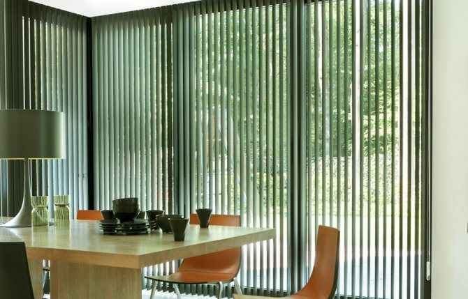 Stores verticaux en aluminium