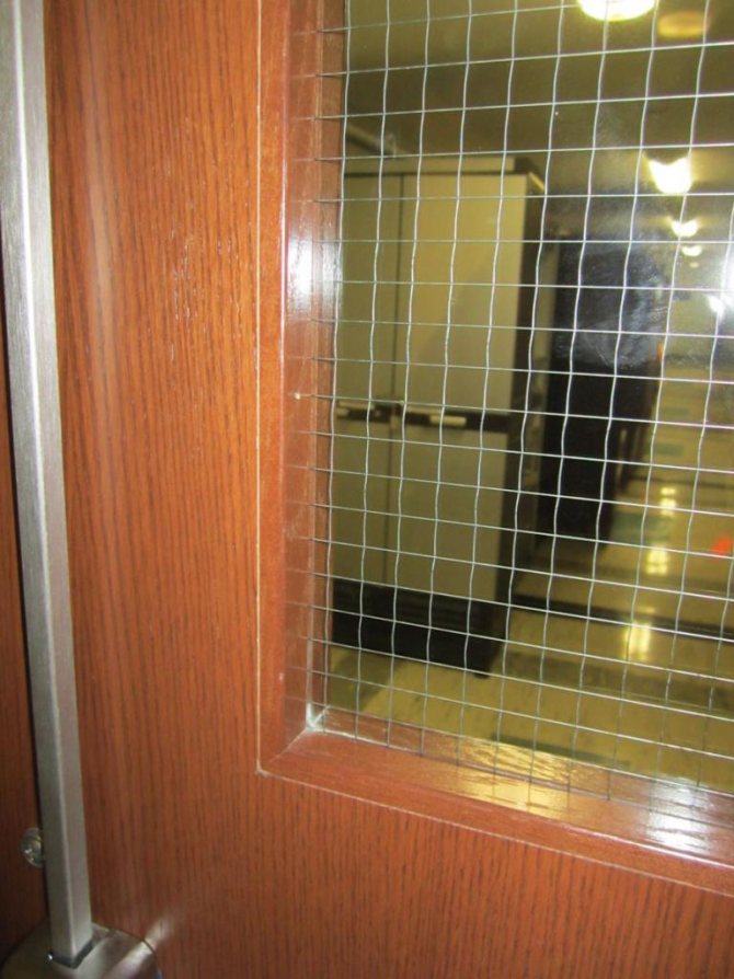 verstärktes Glas in einer Holzkonstruktion