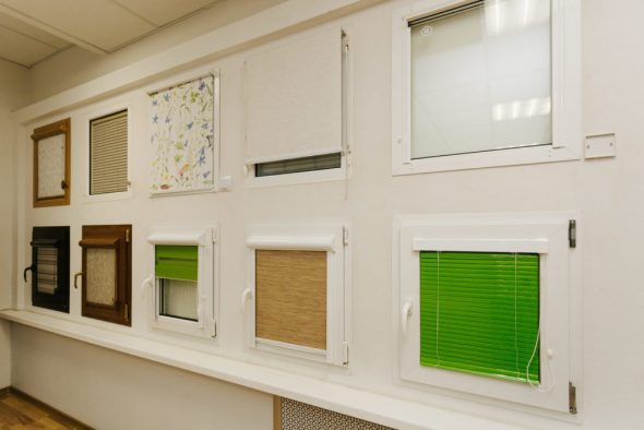 Assortiment de stores enrouleurs en tissu