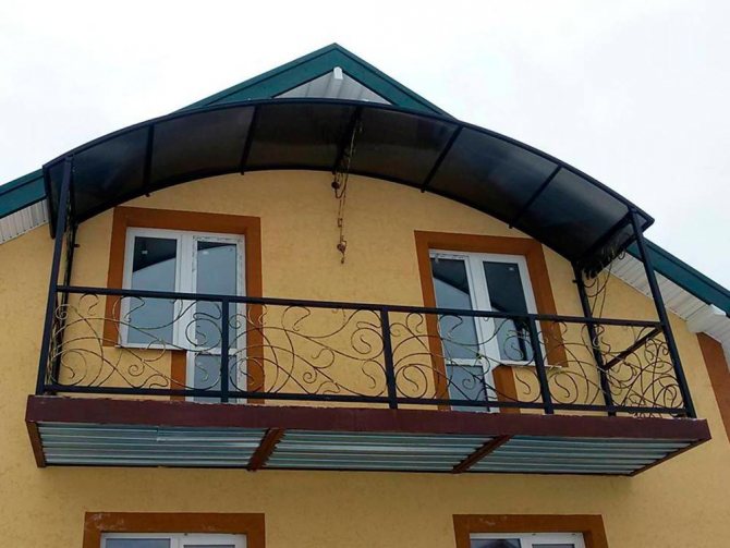 gewölbter Balkon