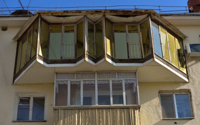 Der Schmetterlingsbalkon im Dachgeschoss wurde in eine gemütliche Sitzecke verwandelt