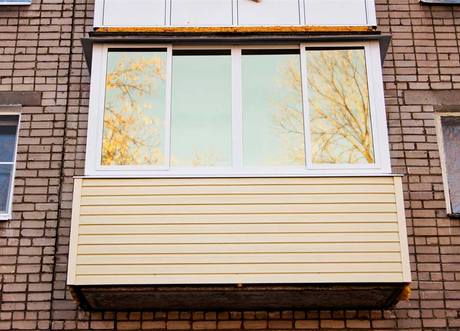 balcon vitré avec vitres teintées