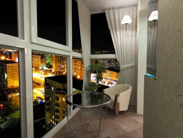 Balkon mit Panoramaverglasung