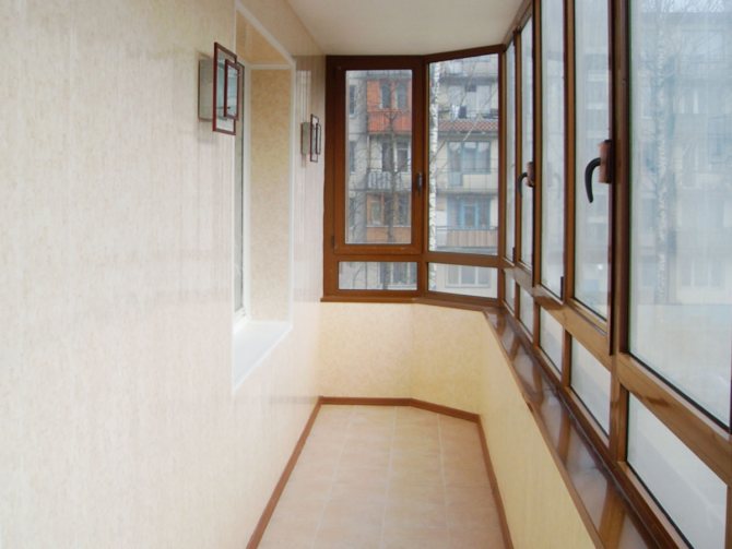Vitrage de balcon avec cadres en aluminium