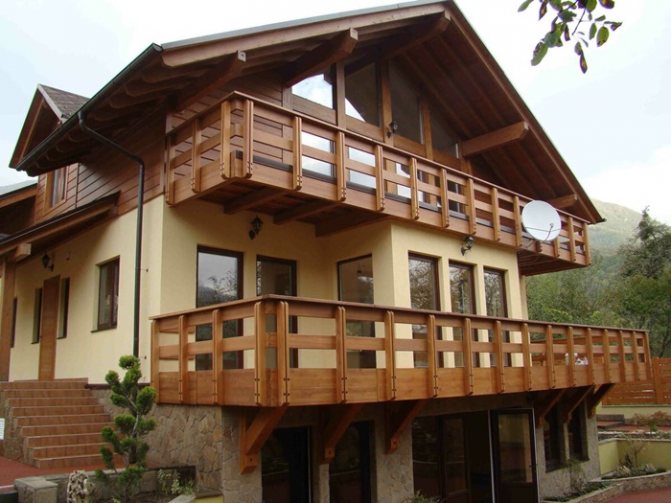 Garde-corps de balcon en bois