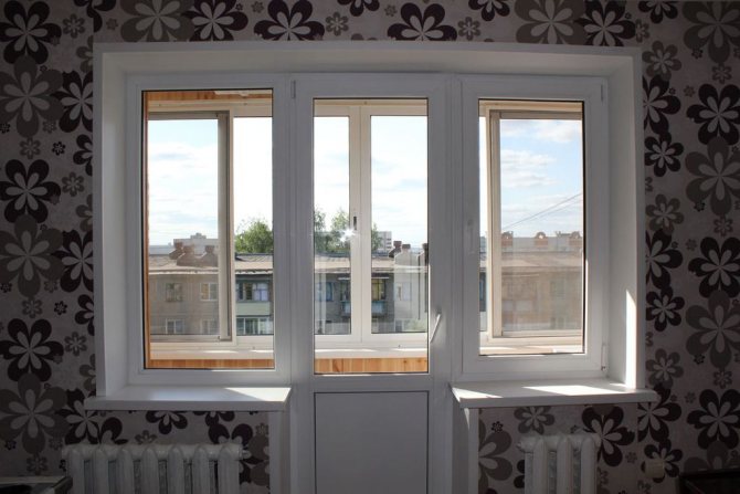 Bloc de balcon Cheburashka avec porte battante
