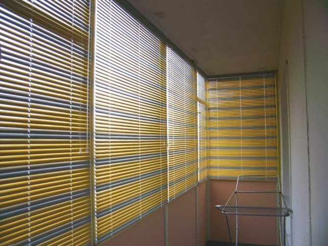 En raison de leur ajustement serré au verre, ils ne s'ouvrent pas même avec les fenêtres ouvertes