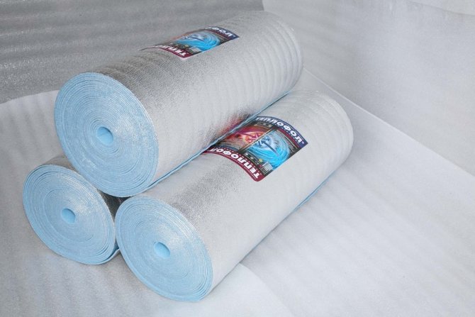 Graças à espuma térmica revestida com folha, as qualidades de isolamento térmico de qualquer sala podem ser significativamente melhoradas