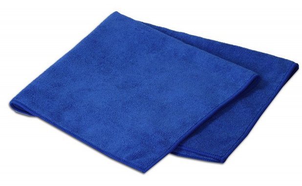 Mieux vaut laver les fenêtres en plastique - chiffon en microfibre