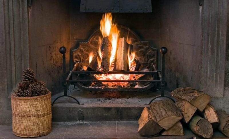 So heizen Sie einen Kamin: Alternativer Brennstoff