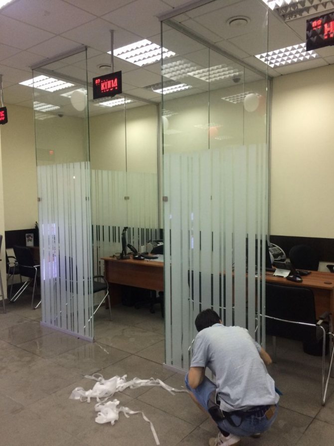 Tingimento de vidro decorativo em Moscou