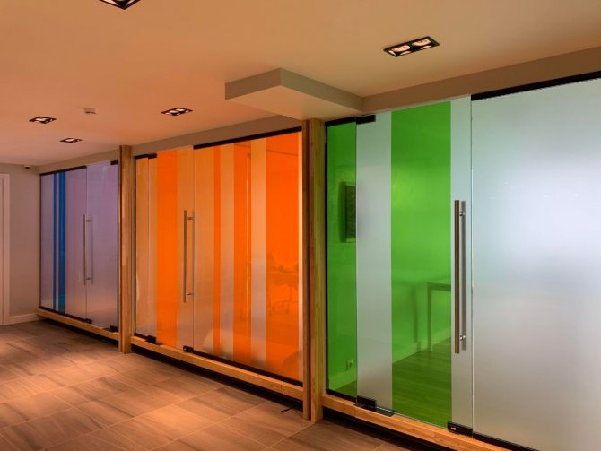 Tingimento de vidro decorativo em Moscou