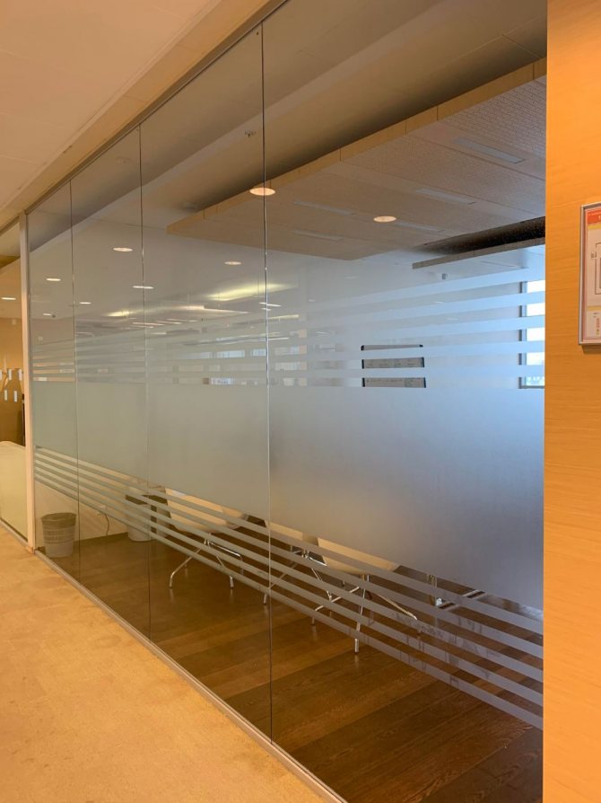 Tingimento de vidro decorativo em Moscou