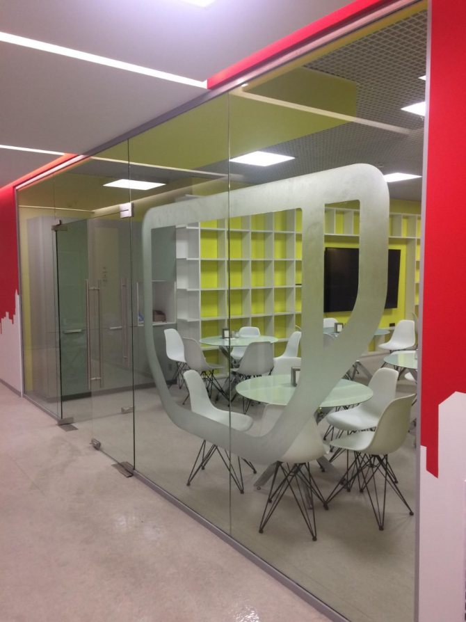 Tingimento de vidro decorativo em Moscou