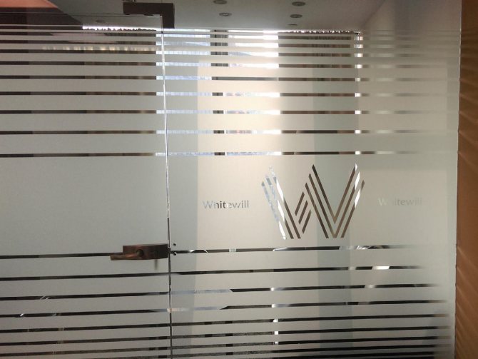 Tingimento de vidro decorativo em Moscou