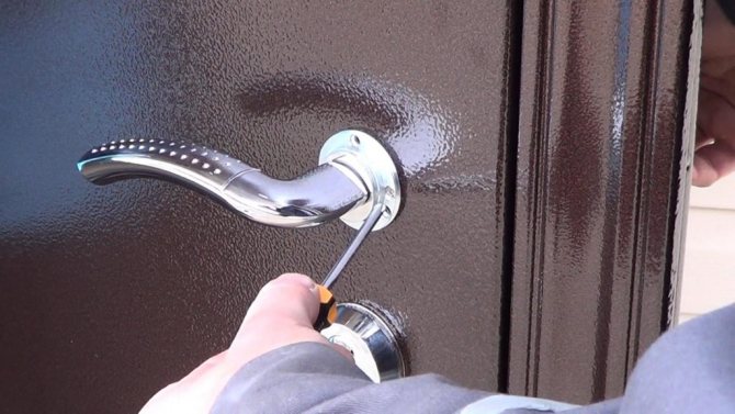 Retrait de la poignée de porte