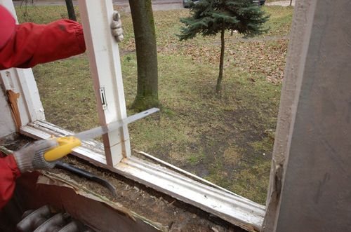 Démontage de l'ancienne fenêtre.