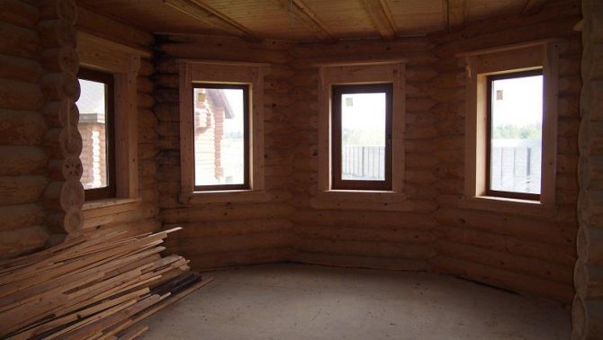 pentes en bois aux fenêtres
