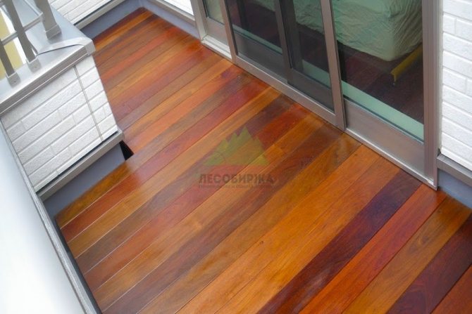 parquet sur le balcon