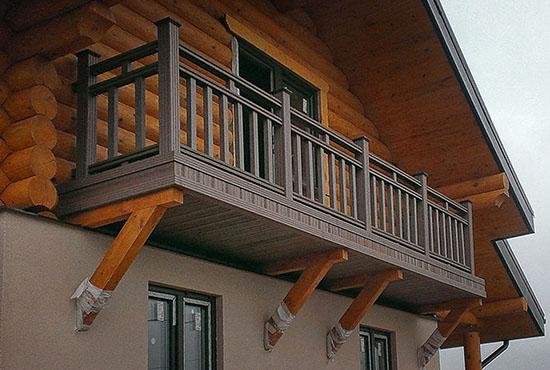Holzbalkon