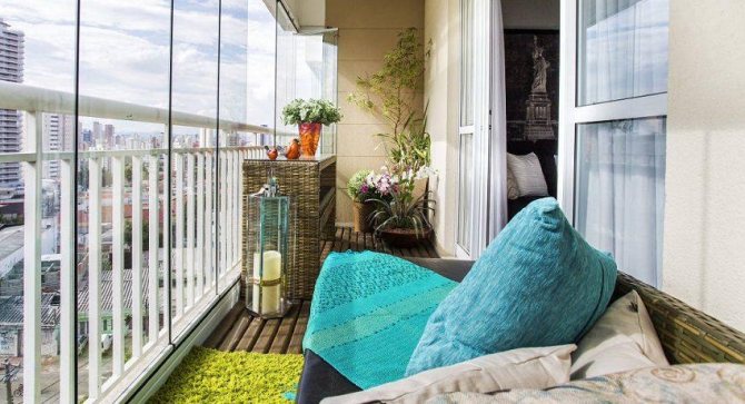 conception de balcon avec vitrage panoramique