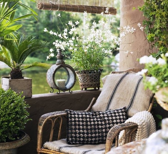 Balkondesign im Provence-Stil