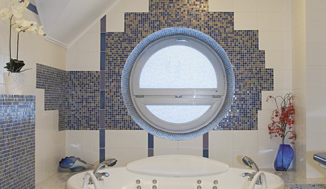 Conception de fenêtre de salle de bain