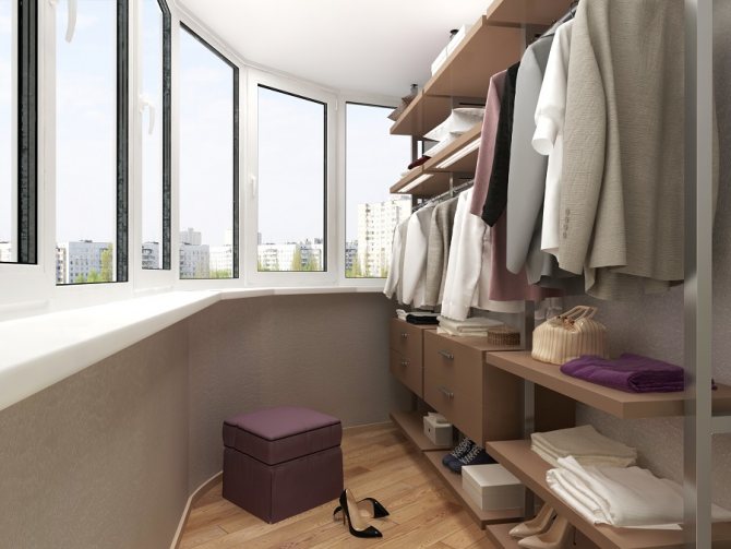 Glasiertes Loggia-Design mit Kleiderschrank