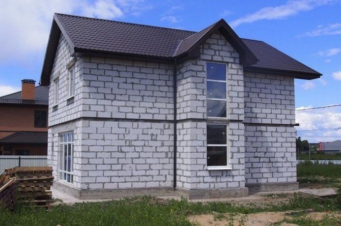 Haus aus Schaumbetonblöcken