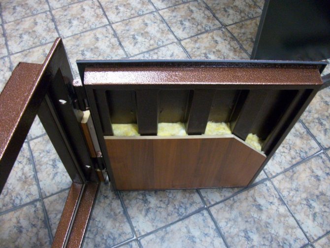 Porta seccional de metal