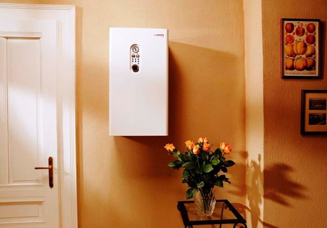 La chaudière électrique pour le chauffage a l'air bien, fonctionne silencieusement et prend peu de place