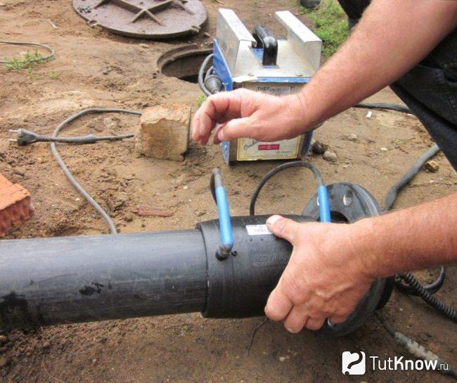 Soudage par électrofusion de tuyaux en polyéthylène pour l'alimentation en eau