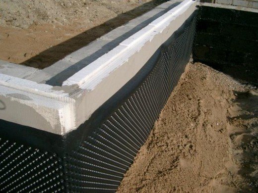 Étapes de la construction d'une maison à partir de blocs de béton d'argile expansée