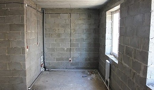 Étapes de la construction d'une maison à partir de blocs de béton d'argile expansée