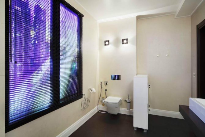 Fausse fenêtre dans la salle de bain