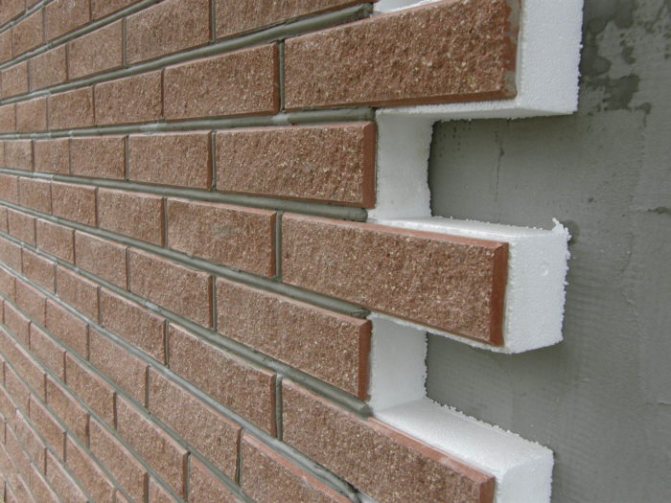 Panneaux de façade avec isolation pour la décoration extérieure de la maison