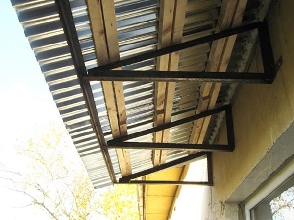 photo: visière sur le balcon du dernier étage