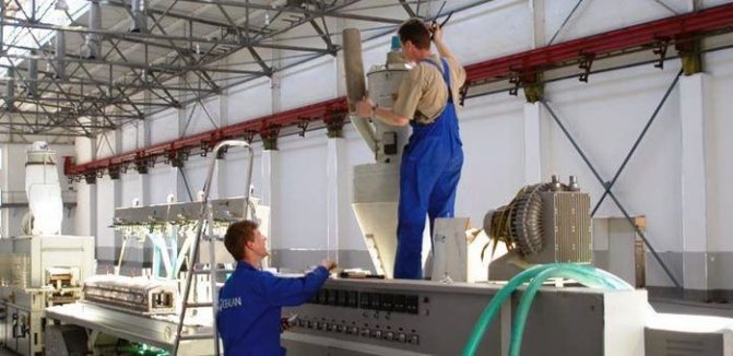 Foto: Installation des ersten Ivaper-Extruders
