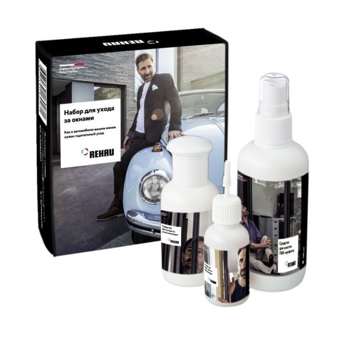 Photo: Le kit d'entretien des fenêtres en plastique REHAU contribuera à prolonger la durée de vie des structures de fenêtres *