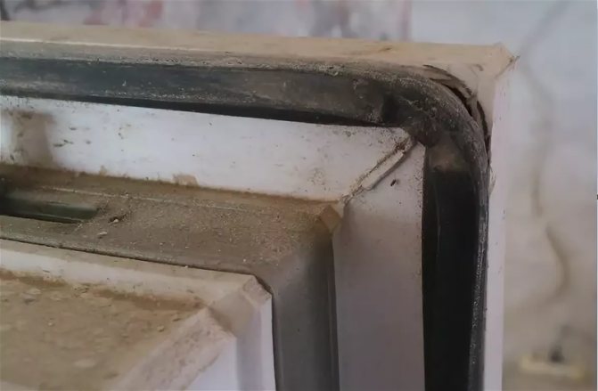 Photo: il est impératif d'éliminer la saleté du profilé, du verre, des ferrures