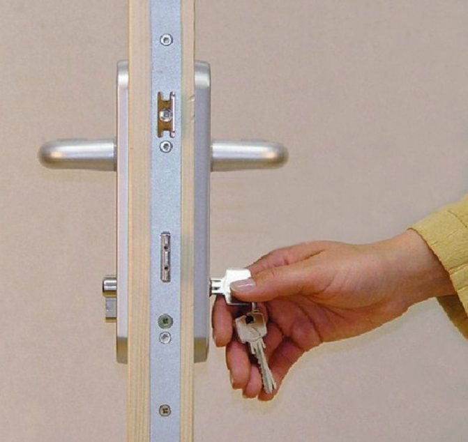 Photo: Entraînement de serrure de porte Roto à partir du cylindre *