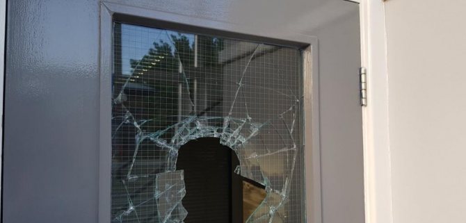 Foto einer doppelt verglasten Einheit mit verstärktem Glas