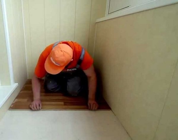 Foto: Laminat auf den Balkon legen