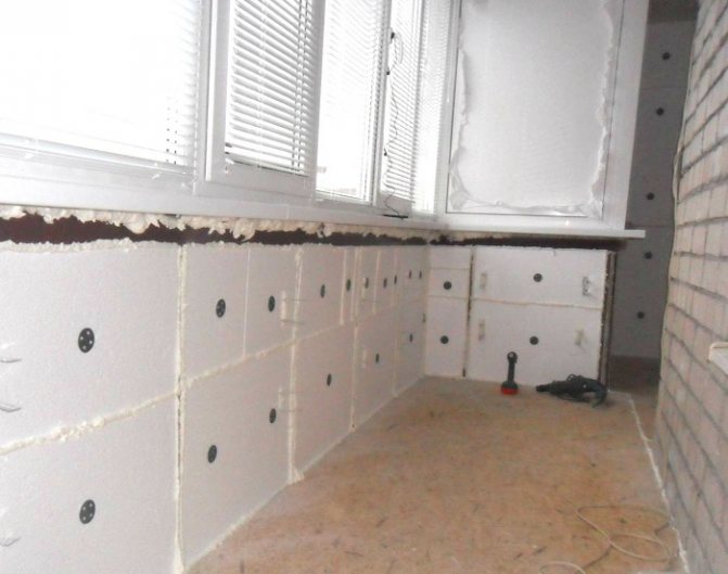 Foto: Isolierung der Loggia mit Schaum