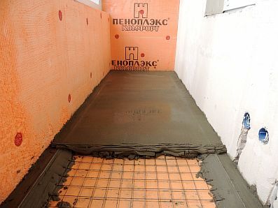 Foto - Derramando isolamento com um acoplador