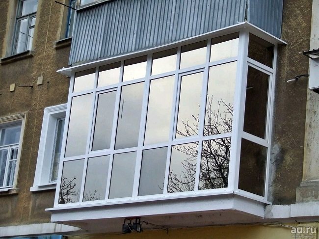 Vitrage de balcon à la française à l'extérieur