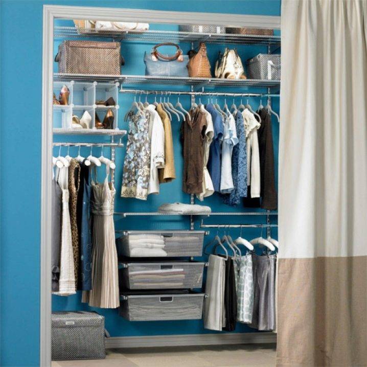 Dressing dans l'appartement: conception du balcon, photo d'une loggia d'une pièce, options de bricolage, hall et réparation pour enfants
