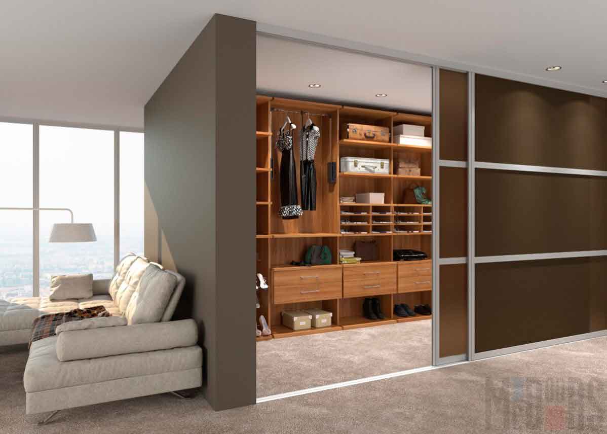 Dressing dans l'appartement: conception du balcon, photo d'une loggia d'une pièce, options de bricolage, hall et réparation pour enfants